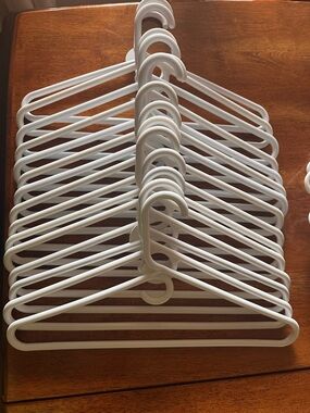 Super sturdy White Plastic Clothes Hanger 15ct